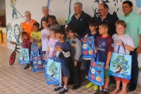 Itajaí Sailing Team entrega material escolar e brinquedos no Parque Dom Bosco